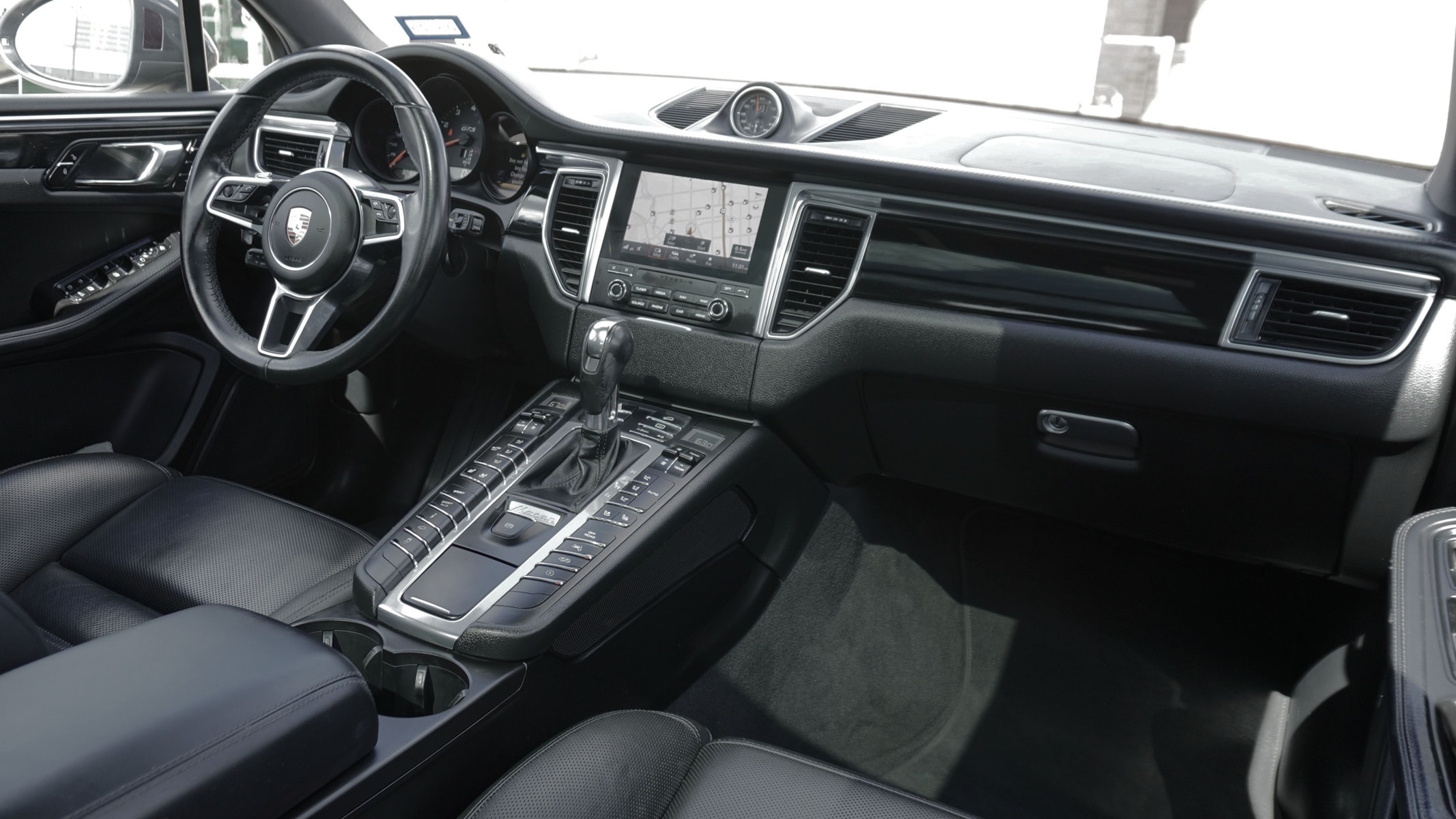 Porsche Macan luxury interior dashboard
