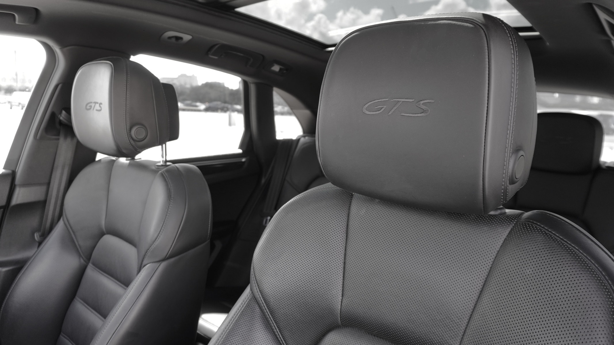 Porsche Macan GTS leather interior seats